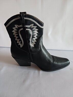 Forever 21 Black Western Ankle Boots with Silver Stitching